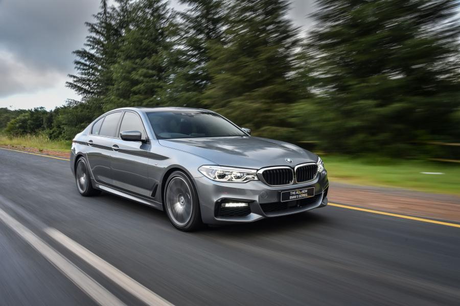  BMW 540i Sedan M Sport 2017 года  (ZA) (фото 21 из 40)